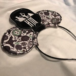 Disney’s Haunted Mansion Minnie ears set interchangeable